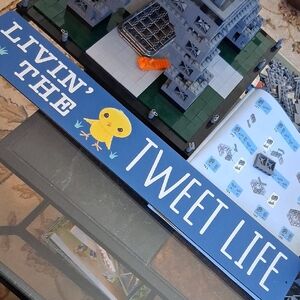 "LIVIN THE TWEET LIFE" SIGN